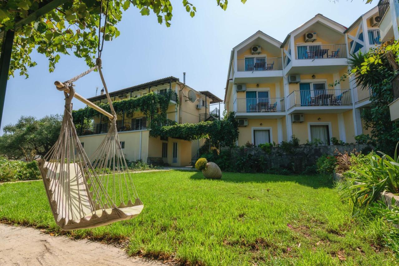 Studio Timotheos Marathias  Luaran gambar