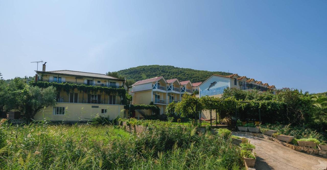 Studio Timotheos Marathias  Luaran gambar
