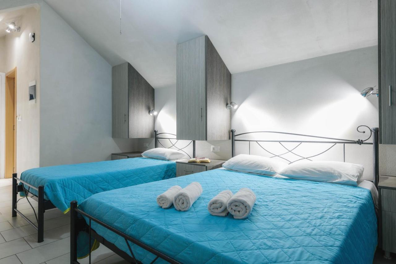 Studio Timotheos Marathias  Luaran gambar