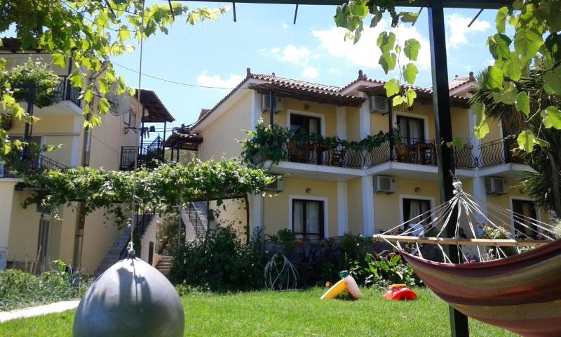 Studio Timotheos Marathias  Luaran gambar